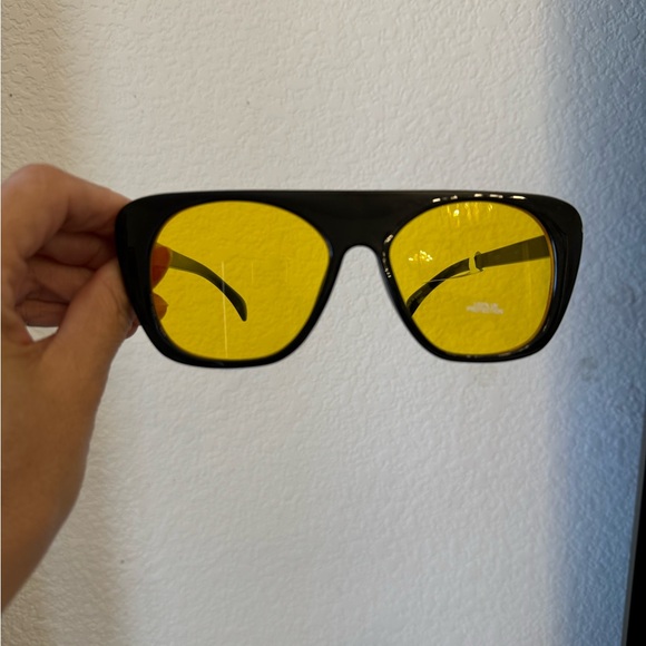 Urban Outfitters rounded oversized aviator sunglasses - Picture 1 of 15